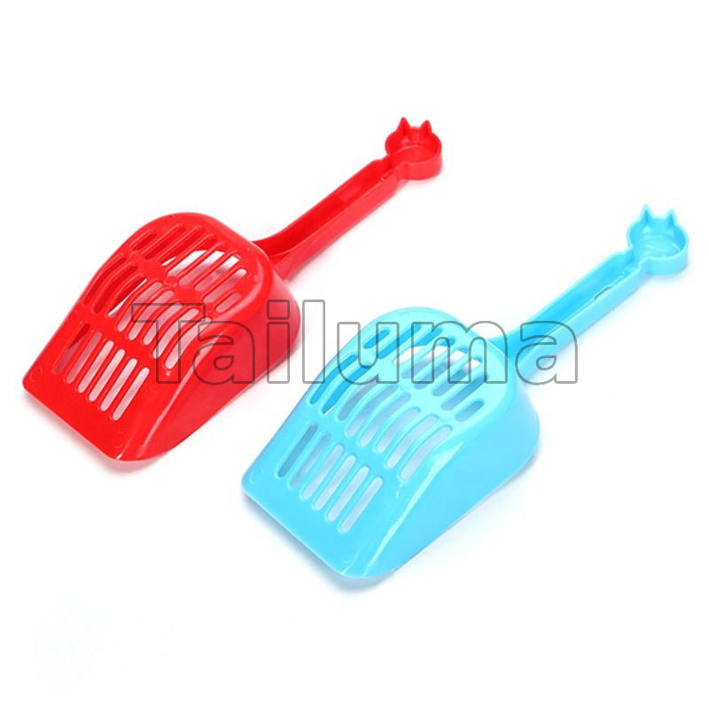 two plastic pet litter scoops, one red and one blue, designed for cleaning cat litter boxes.